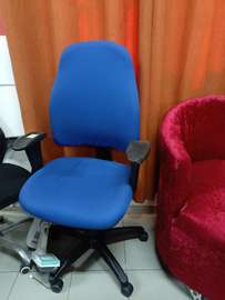 Chaise de bureau ergonomique bleu réglable 5 roulettes