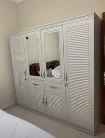 Armoire 4 portes couleur blanche