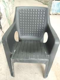 Chaise plastique  robuste