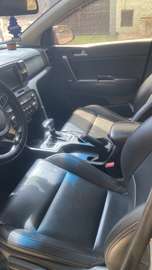 Intérieur cuir noir siège ergonomique boîte auto