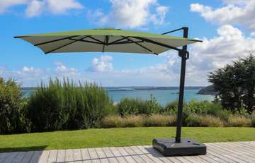Parasol déporté inclinable 3m de diamètre et 3 de hauteur.
