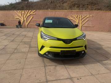 Toyota C-HR SUV Compact vert Fluo Vif Maniable