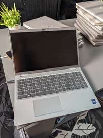 Dell 5540 i5 13th gen ) SSD 512gb / 16gb ram