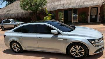 LOCATION DE RENAULT SM6