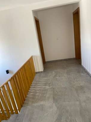 Duplex type F4 à louer au Point E image 6