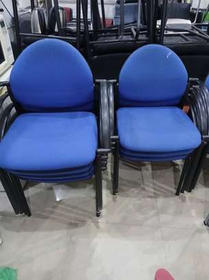 Chaises empilables bleu métal noir confort durable image 2