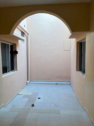 Villa F4 à louer à Ouest foire cité Khandar image 7