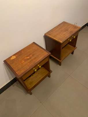 DEUX TABLES de CHEVET en BOIS BRUT image 2