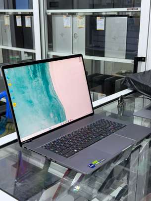 MSI Creator Z17 i9 13th gen 2To ssd | RTX 4070 image 2