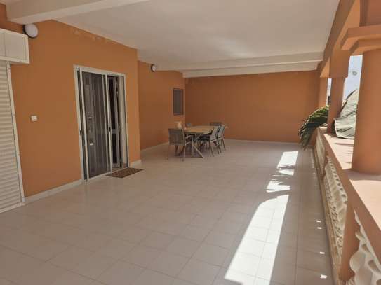 Villa d'angle neuve à louer- coté du Casino Cap Vert image 7