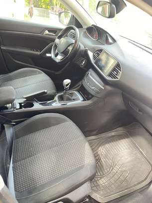 Peugeot 308 2018 diesel manuel image 6