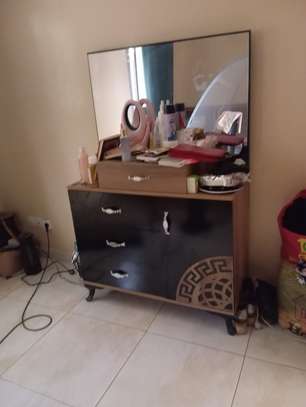 Chambre a coucher et autres meubles a vider image 2