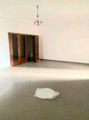 Appartement spacieux lumineux avec grilles de sécurité image 2