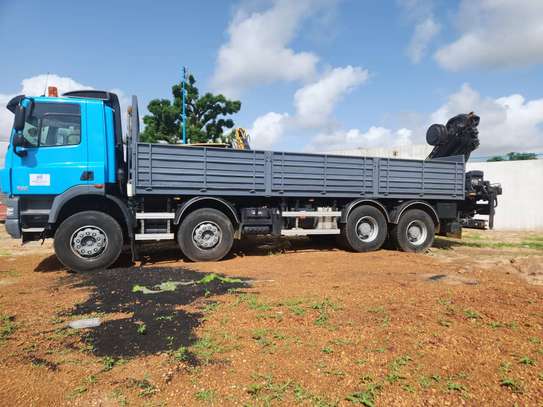 Camion grue DAF venant image 2