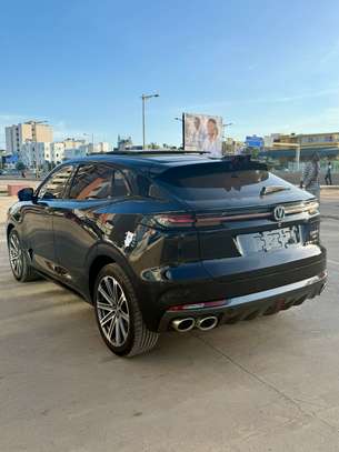 Changan UNI-K SUV électrique 2022 noir élégant image 6