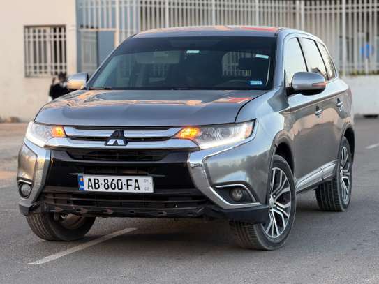 Mitsubishi outlander image 2