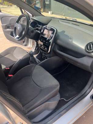 Renault clio image 5