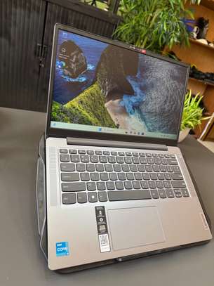 Lenovo slim 3 / i3 de 13th gen image 7