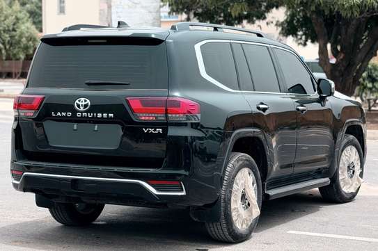 TOYOTA  LAND CRUISER LC300 VX-R 2026 image 3
