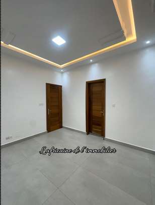 À louer –  appartement F4 au sur la corniche des Mamelles image 9