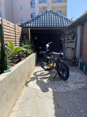 Vélo électrique premium – Type scooter – Neuf image 4