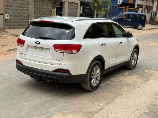 Kia Sorento image 6
