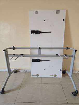 Table pliable et démontable avec roues image 3