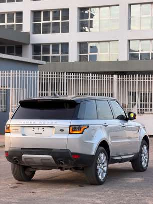 Range Rover Sport HSE Td6 année 2017 image 5