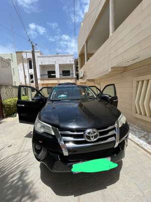 Toyota FORTUNER image 2