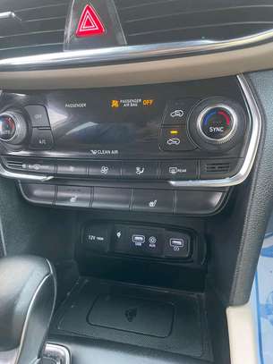 Hyundai Santa Fe AWD 2020 image 8