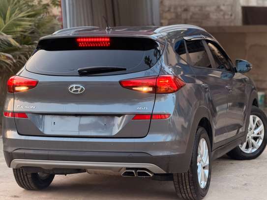 Hyundai Tucson diesel image 8