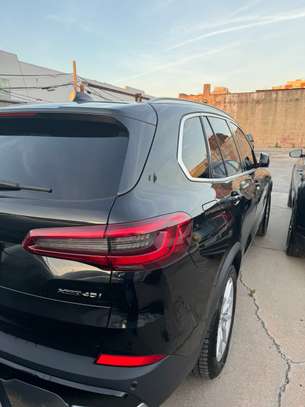 2020 BMW X5 40i Black on Black image 6