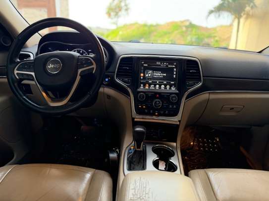 Jeep grand Cherokee image 4