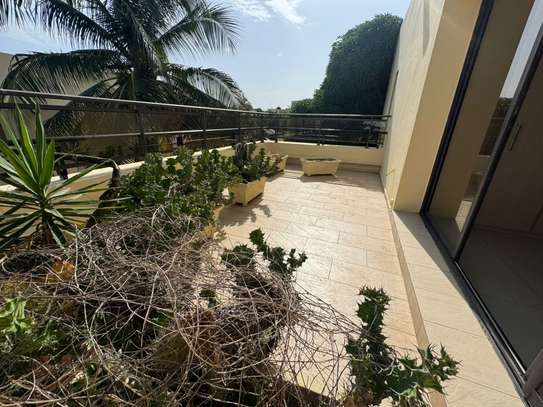 Location magnifique villa F5 Piscine Fann résidence image 12