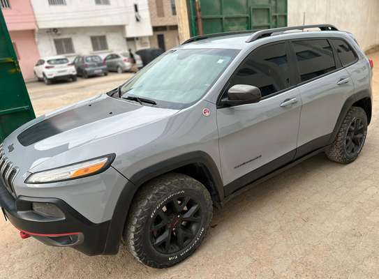 Jeep cherockee trailhawk image 4