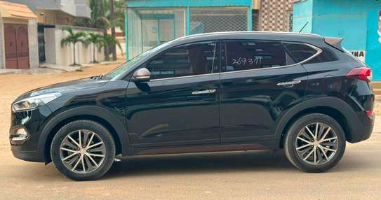 HYUNDAI TUCSON image 6