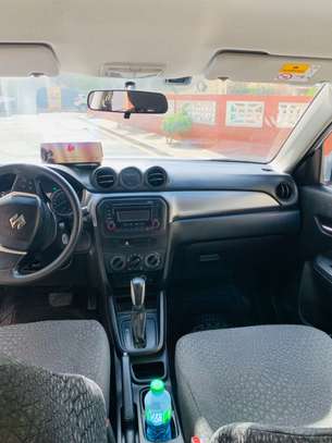 Suzuki Vitara SUV compact essence argent image 3