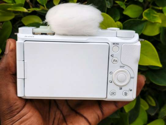 Sony ZV E-10 mark II venant image 2