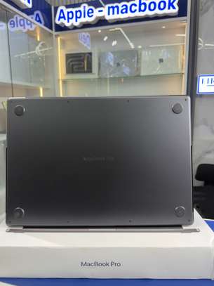 MacBook Pro M4 Pro 16 Pouces Ram 48Go SSD 1To image 9