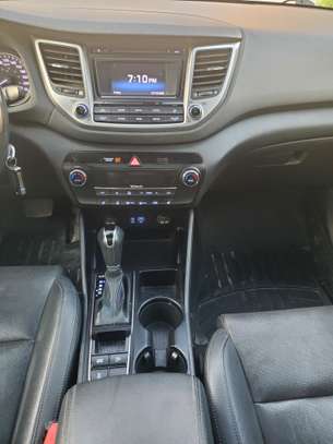 Hyundai Tucson full options version 4x4 image 5