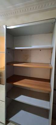 Grande armoire de rangement en bon état image 2