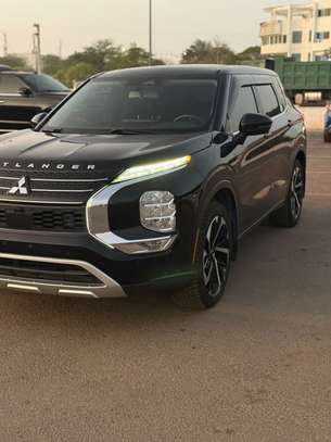 Mitsubishi outlander Anne 2023 full option image 4