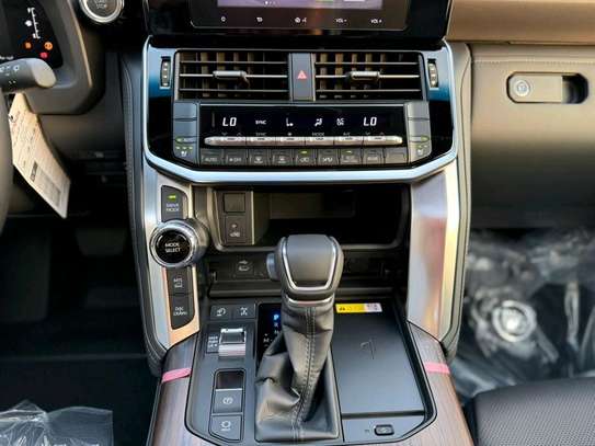 Toyota Land cruiser GXR 2026 image 6