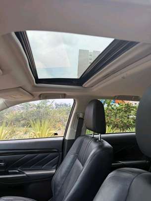 Mitsubishi outlander Phev image 7