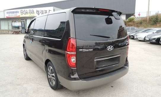 Hyundai Starex 9 places Exclusive 2019 image 15