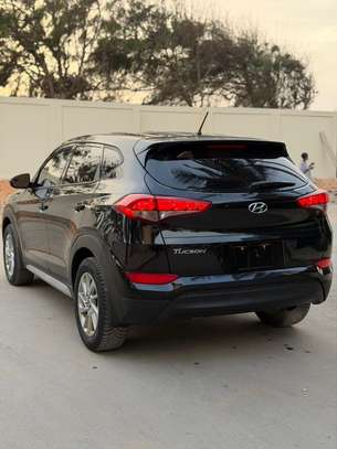 HYUNDAI TUCSON image 4