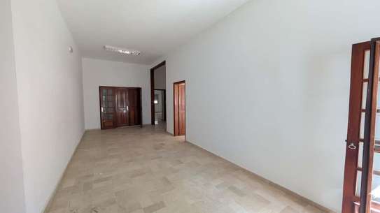 Villa commerciale aux Almadies à louer image 9