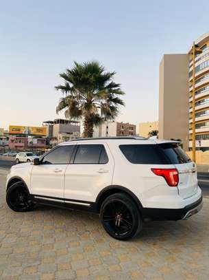 Location auto Ford Explorer 2018 4x4 image 2