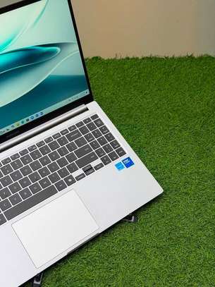 SAMSUNG GALAXY BOOK4 image 2