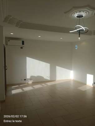 Appartement de type F4 à louer à la cité keur Gorgui image 2